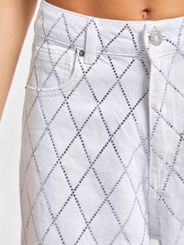IT'S BASIC Regular Jeans 'Rhinestone Straight High Rise Jeans' in Wit