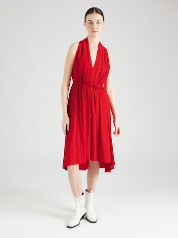 Molly BRACKEN - Vestido em vermelho: frente