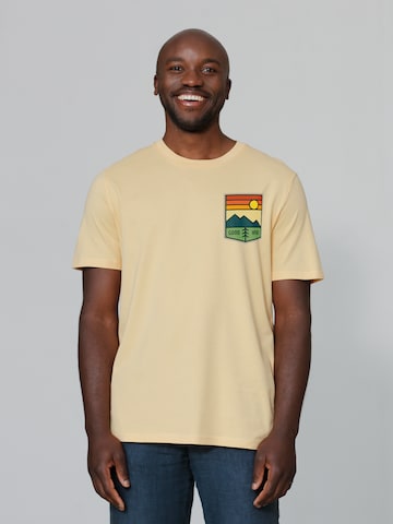 T-Shirt ' Good Vibe ' Watapparel en jaune : devant