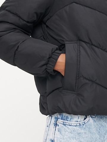 Veste mi-saison 'VMLIGARIO' Vero Moda Petite en noir