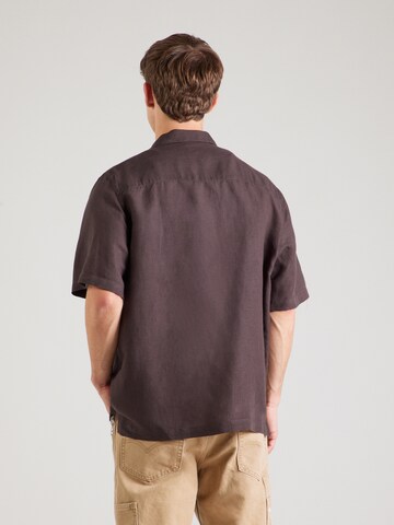TOPMAN Comfort Fit Hemd in Braun