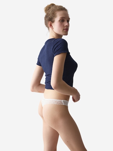 String ' Red Label Pretty Modal ' TRIUMPH en blanc
