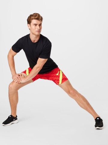 regular Pantaloni sportivi di NIKE in rosso