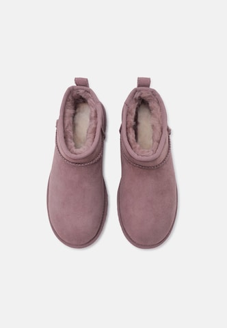 Boots 'CLASSIC ULTRA MINI' di UGG in marrone