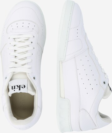 EKN Footwear Matalavartiset tennarit 'ALDER' värissä valkoinen