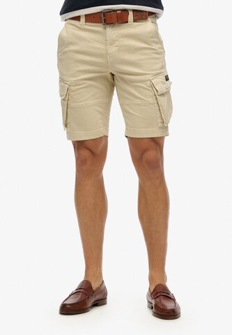 Loosefit Pantalon cargo 'Core' Superdry en beige : devant