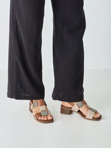 Sandales Tamaris en marron : devant