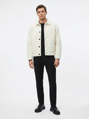 TRAPP Between-Season Jacket in White