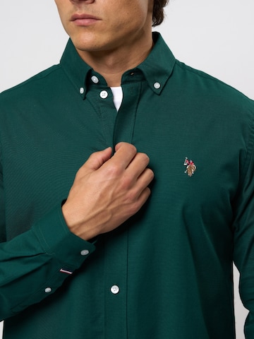 U.S. POLO ASSN. Regular Fit Paita 'Calvert' värissä vihreä