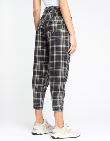 Gang Tapered Pleat-Front Pants 'Silvia' in Black