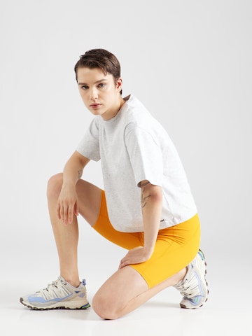 Skinny Pantaloni sportivi di Girlfriend Collective in giallo