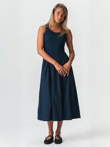TEESHOPPEN - Vestido ' Henne ' em azul: frente