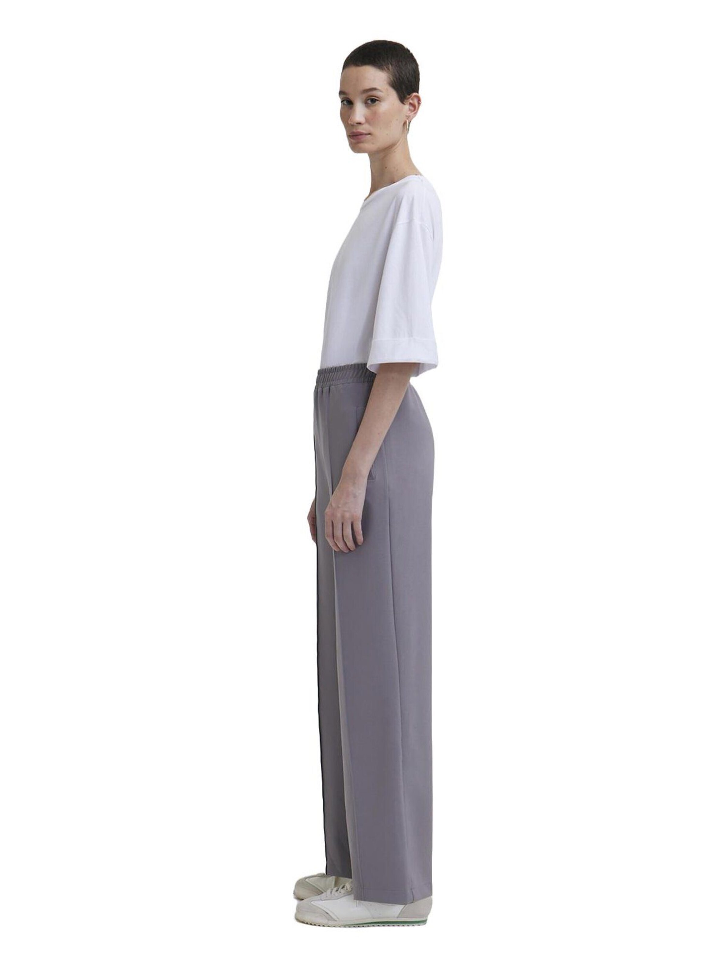 Touche Prive Loose fit Trousers with creases in Grey