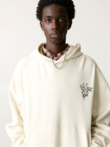 Sweat-shirt Pull&Bear en blanc