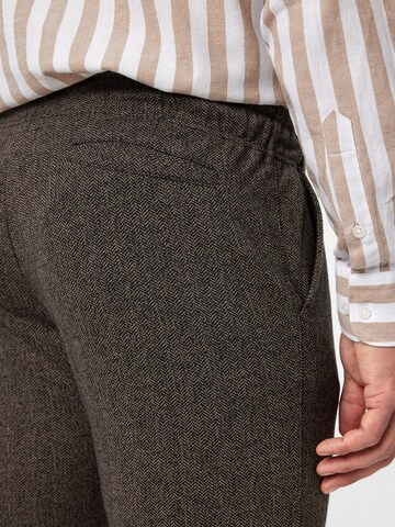Williot Tapered Chinobyxa 'Alejandro' i brun
