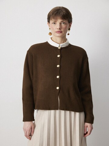 Touche Prive Strickjacke‌‌‌‌‌‌‌‌‌ in Braun: Vorderseite