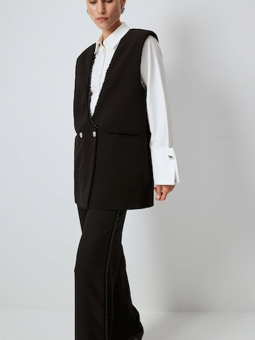 Gilet 'Pearl Detailed Crepe Vest' Touché Privé en noir
