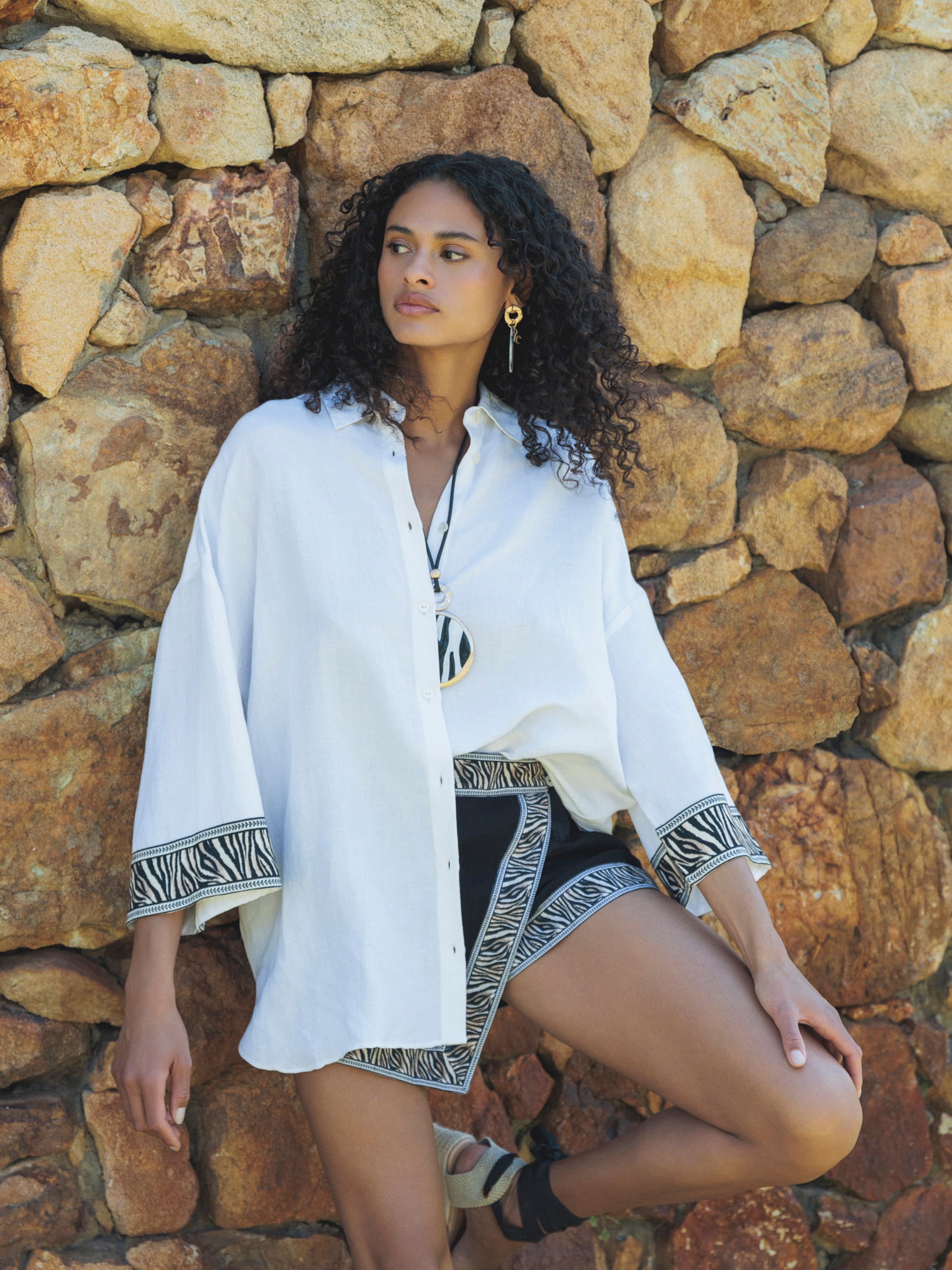 Lola Casademunt Halenka – bílá