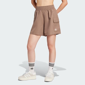 ADIDAS ORIGINALS Loosefit Hose 'Essentials' in Braun: Vorderseite