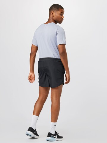 NIKE Regular Sportshorts 'Challenger' in Schwarz