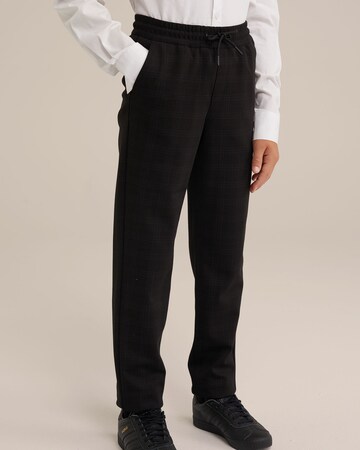 WE Fashion Regular Trousers in Black