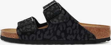 Zoccoletto 'Arizona' di BIRKENSTOCK in nero: frontale
