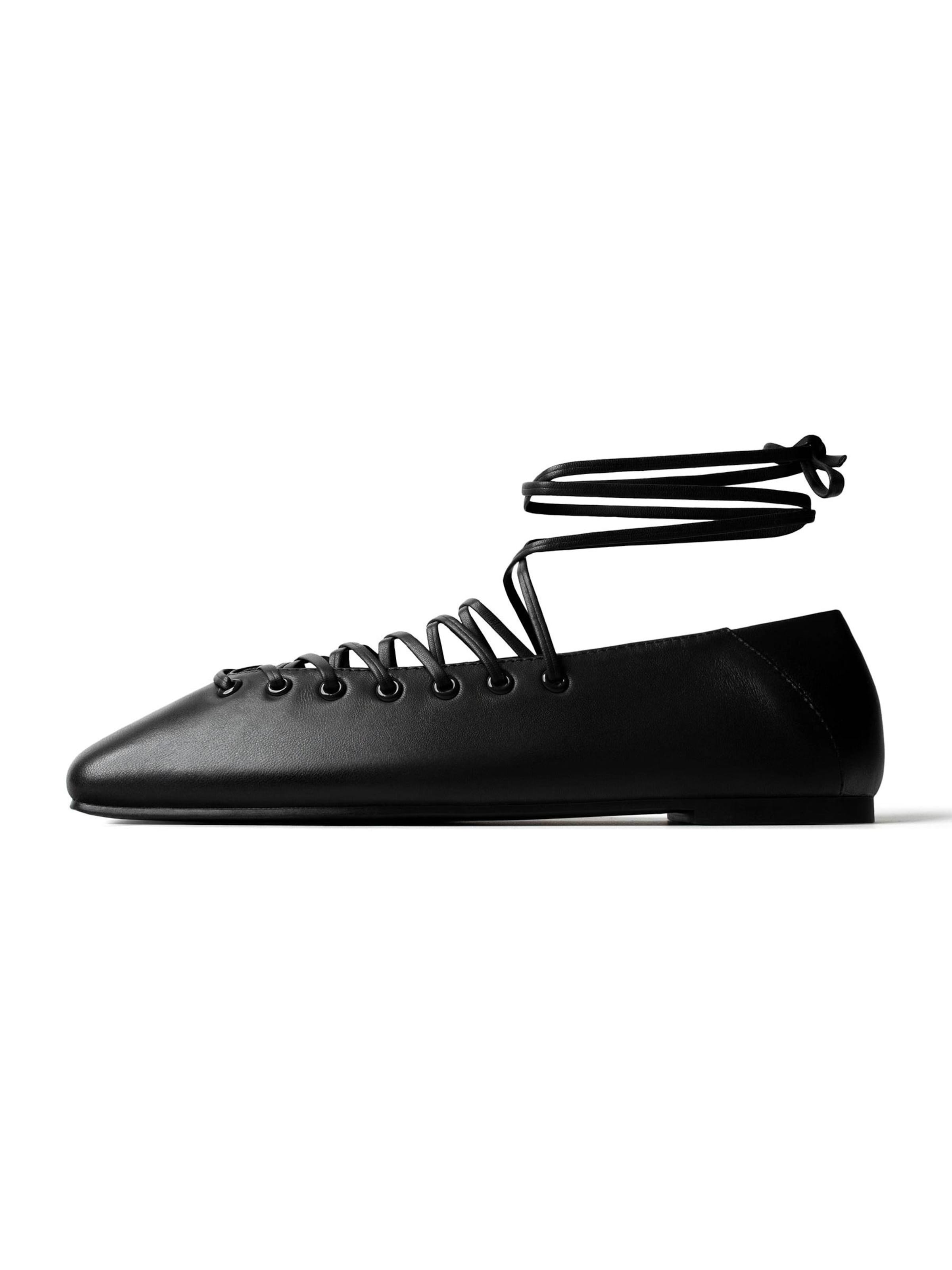 L37 HANDMADE SHOES Ballerina met riempjes 'IN THE SHAPE OF YOU' in Zwart: voorkant