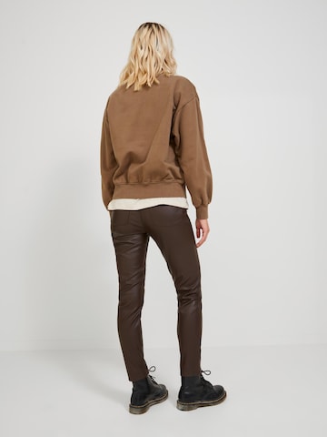 Coupe slim Pantalon 'Berlin' JJXX en marron