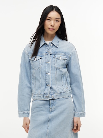 Tommy Jeans Välikausitakki värissä sininen: etupuoli