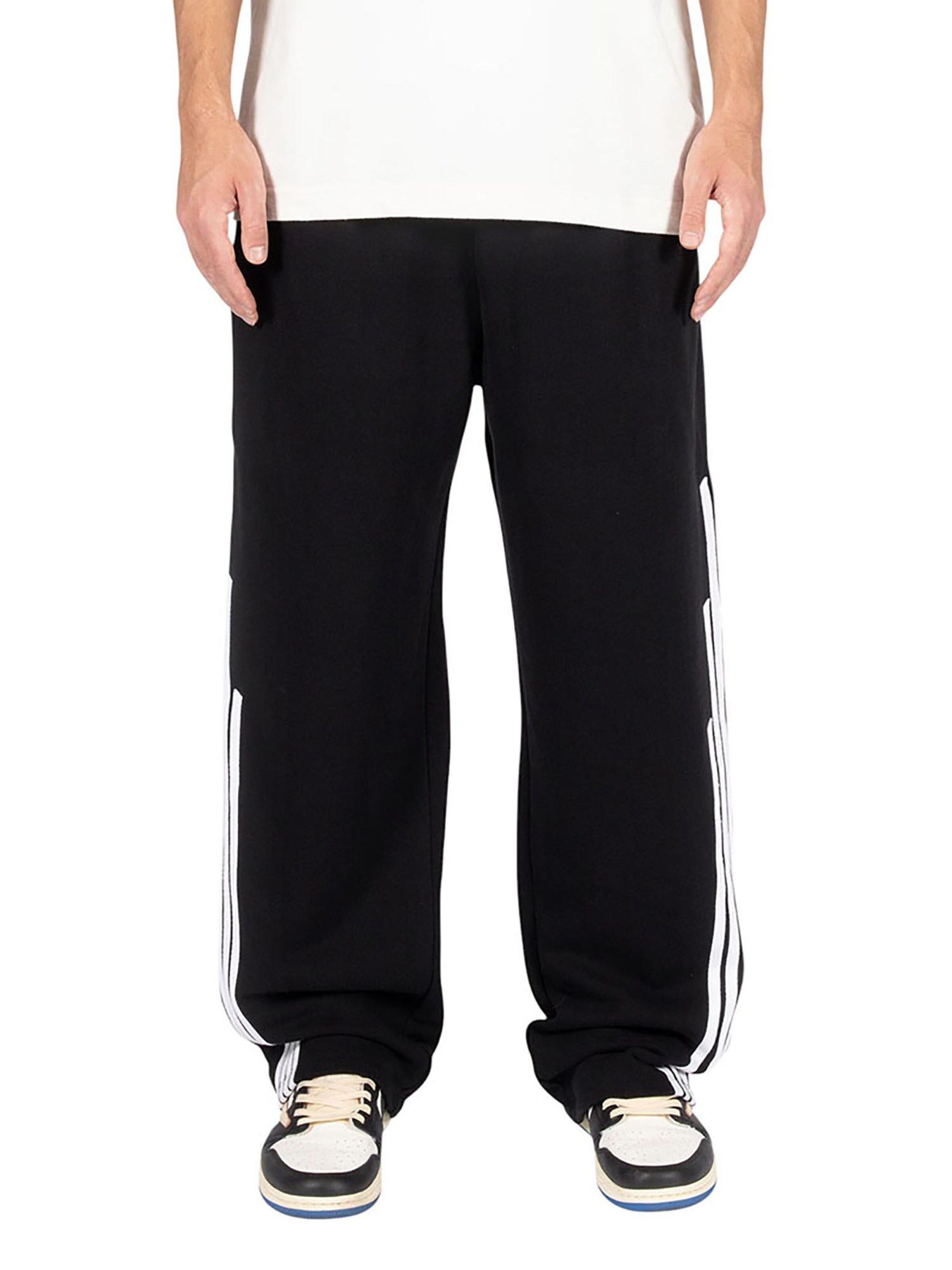 FAVELA Regular Workout Pants '4 Stripes' in Black