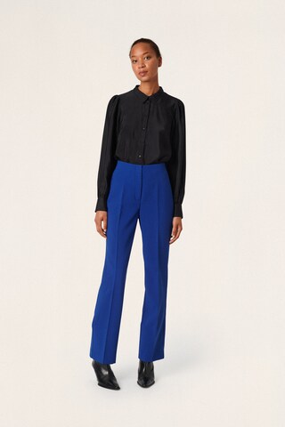 SOAKED IN LUXURY Slim fit Trousers with creases 'Corinne' in Blue