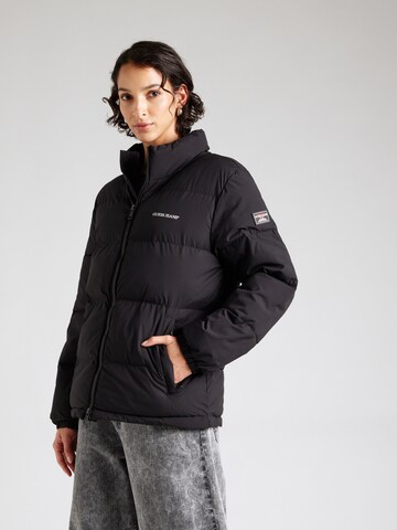 GUESS JEANS - Chaqueta de entretiempo en negro: frente