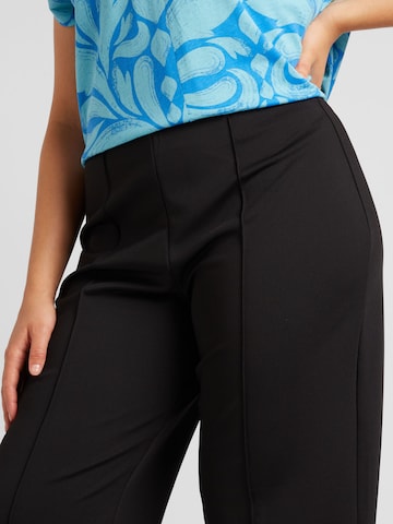 regular Pantaloni con pieghe 'LAUREL' di ONLY Carmakoma in nero