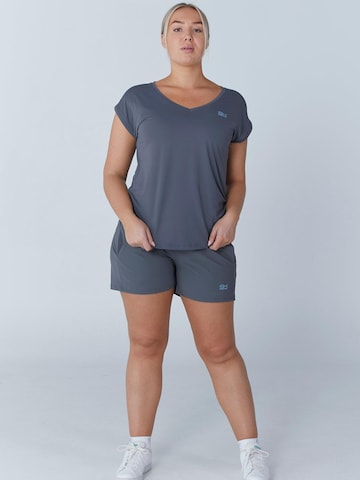 SPORTKIND - Camiseta funcional 'Loose Fit V-Neck' en gris: frente