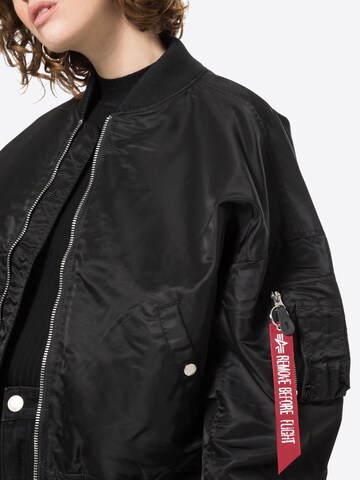 ALPHA INDUSTRIES Jacke in Schwarz