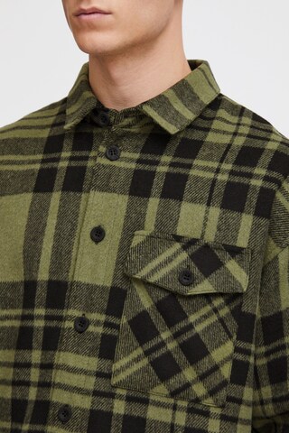 !Solid Regular fit Button Up Shirt in Green