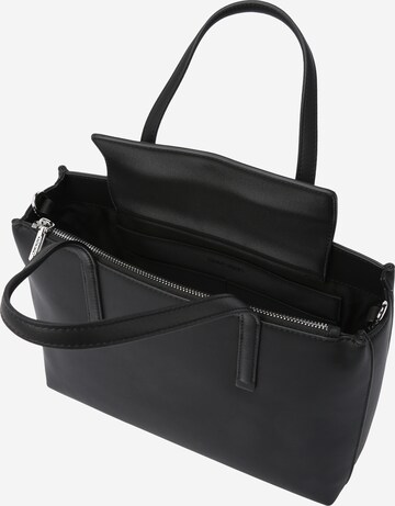 Calvin Klein Дамска чанта 'MUST' в черно