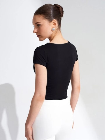 Dilvin Top in Black