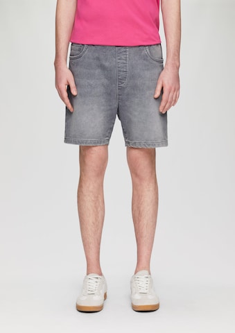 QS Regular Jeans in Grau: Vorderseite