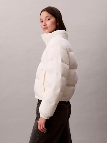 Calvin Klein Jeans Overgangsjakke 'ESSENTIAL' i hvid