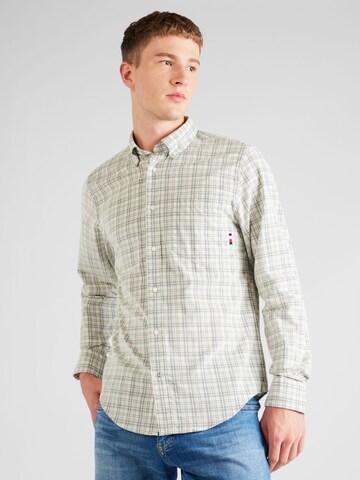 Coupe regular Chemise TOMMY HILFIGER en beige : devant