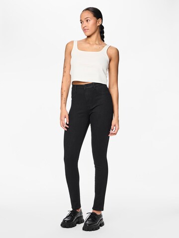 PIECES Skinny Housut 'PCDea' värissä musta