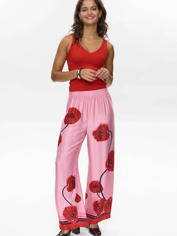NÜMPH Regular Broek 'NUJOELLE' in Rood