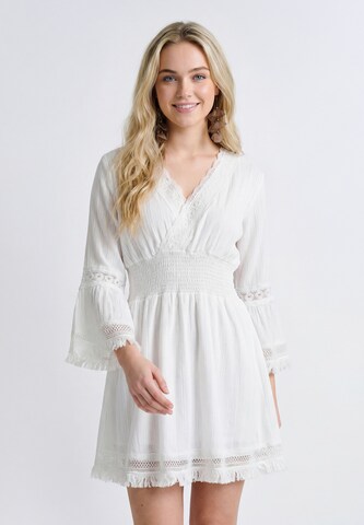IZIA - Vestido 'Boho' en blanco: frente