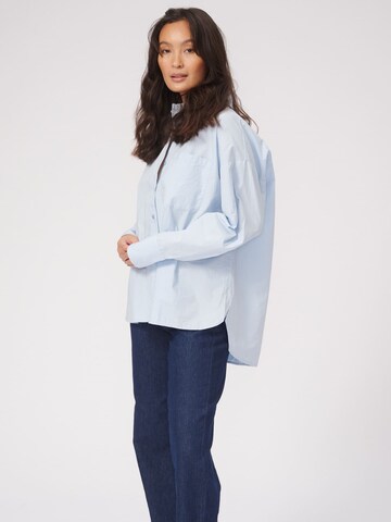 TeeShoppen Blouse in Blue: front