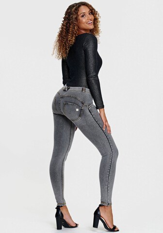 Freddy Skinny Jeggings in Grey