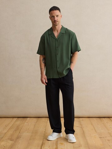 DAN FOX APPAREL Свободный крой Штаны 'Bent' в Черный