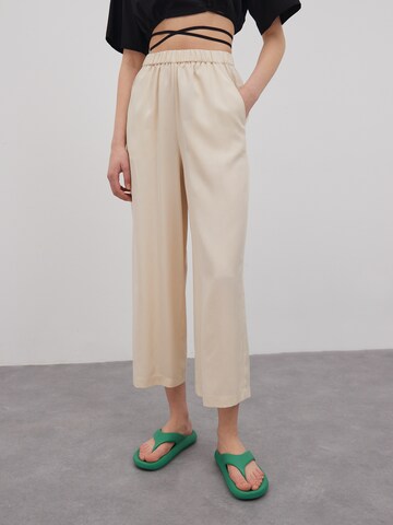 Wide leg Pantaloni 'Nona' di EDITED in beige: frontale