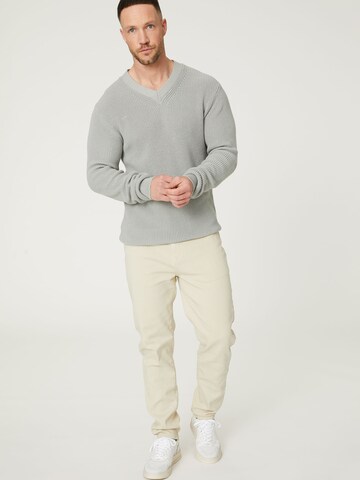 DAN FOX APPAREL Pullover 'Bilal' in Grau