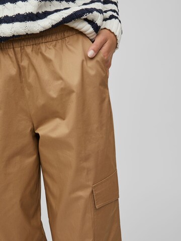 Loosefit Pantaloni cargo di VILA in beige